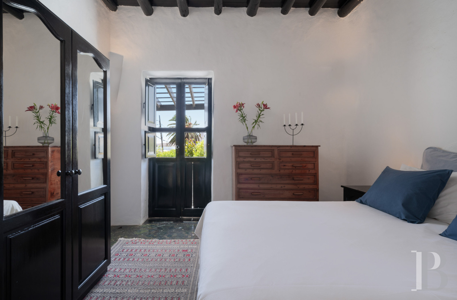 An old finca renovated in a contemporary style on the island of Lanzarote, in the Canary Islands - photo  n°13